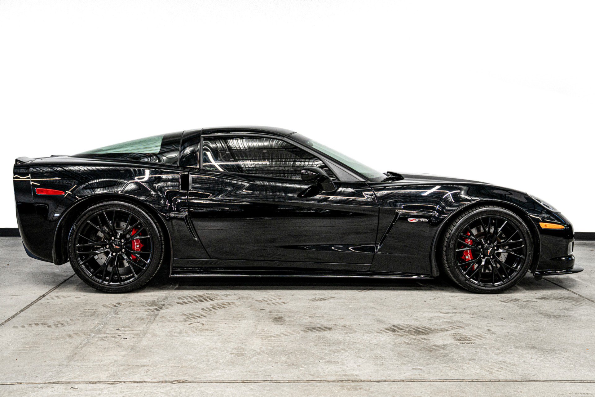 Used 2013 Chevrolet Corvette Z06 w/ 3LZ Preferred Equipment Group RWD image 42