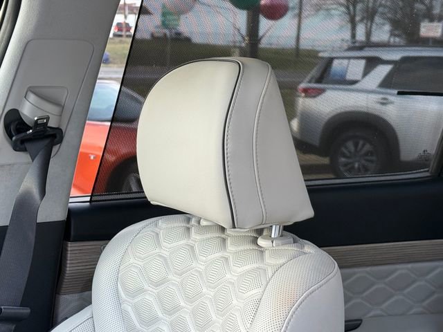 Used 2022 Hyundai Palisade Calligraphy image 11