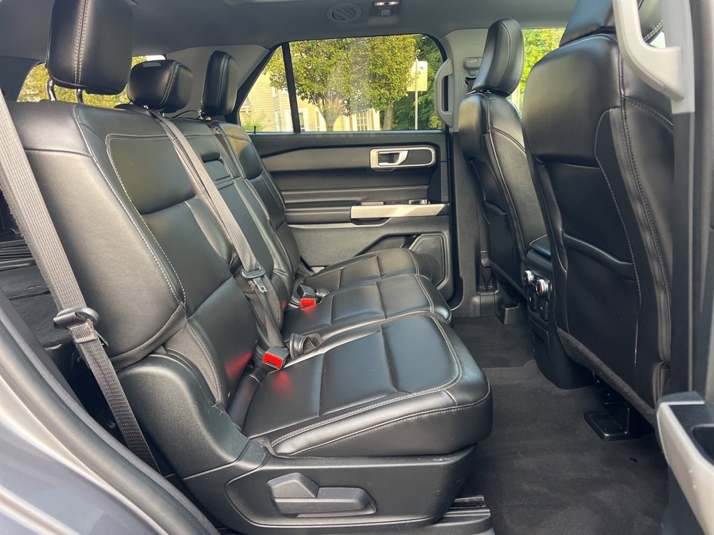 Used 2022 Ford Explorer XLT w/ Equipment Group 202A image 25