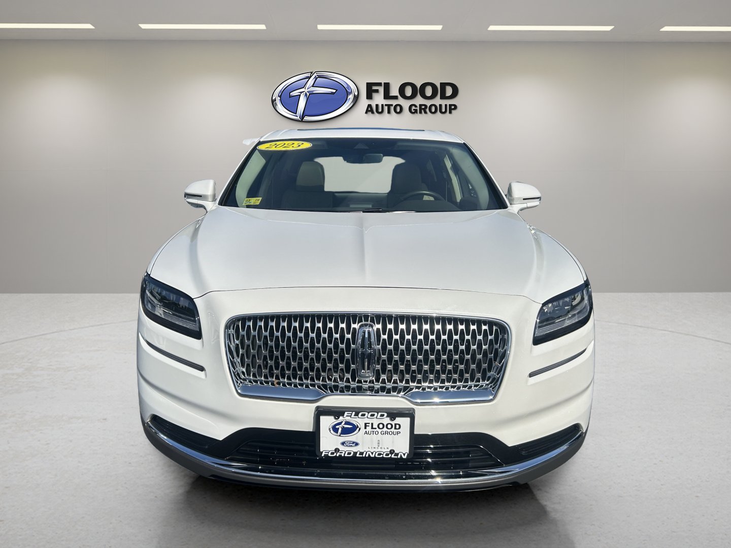 Used 2023 Lincoln Nautilus Reserve AWD/4WD image 2