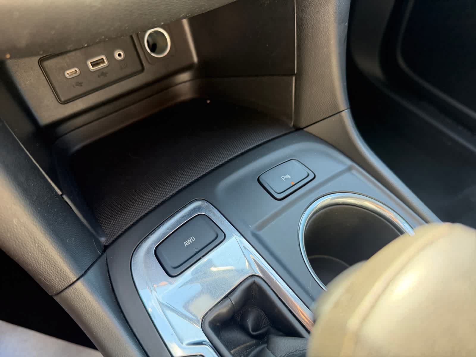 Used 2023 Chevrolet Equinox LT AWD/4WD image 25