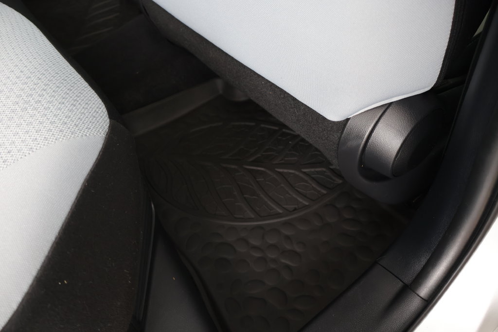 Certified 2020 Toyota Prius LE AWD/4WD image 48