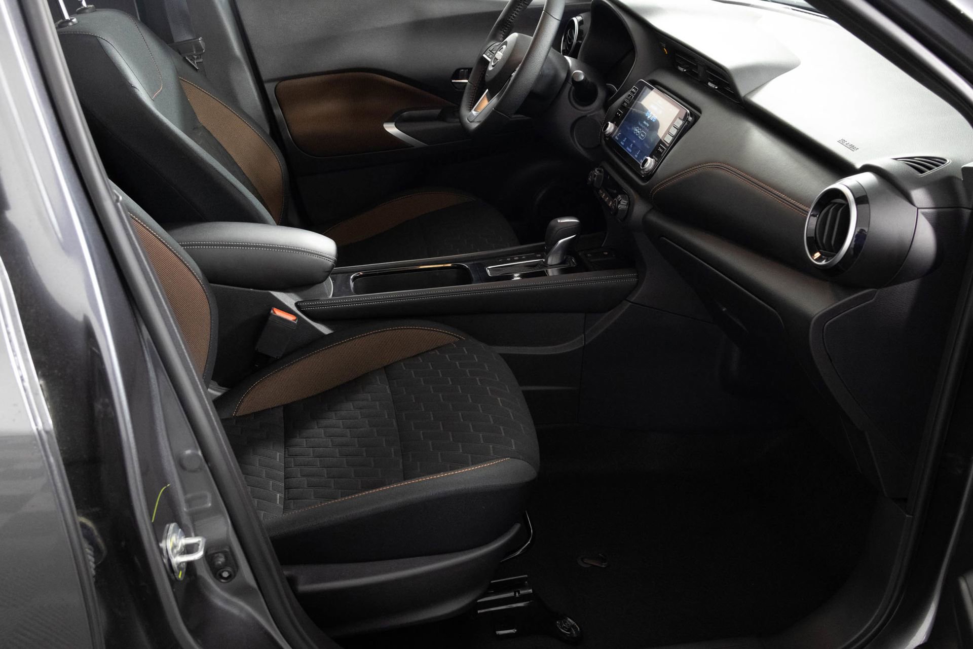 Used 2024 Nissan Kicks SR FWD image 38