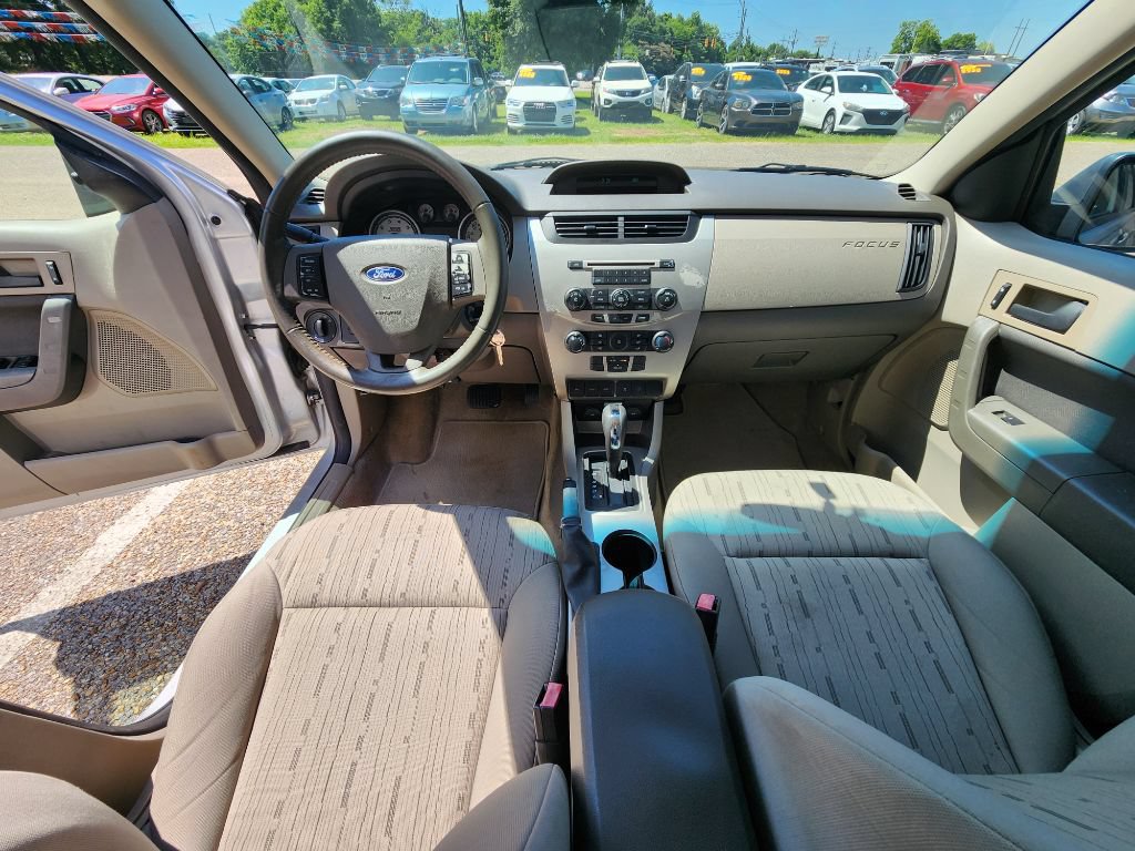 Used 2011 Ford Focus SE w/ 201A Rapid Spec Order Code FWD image 10