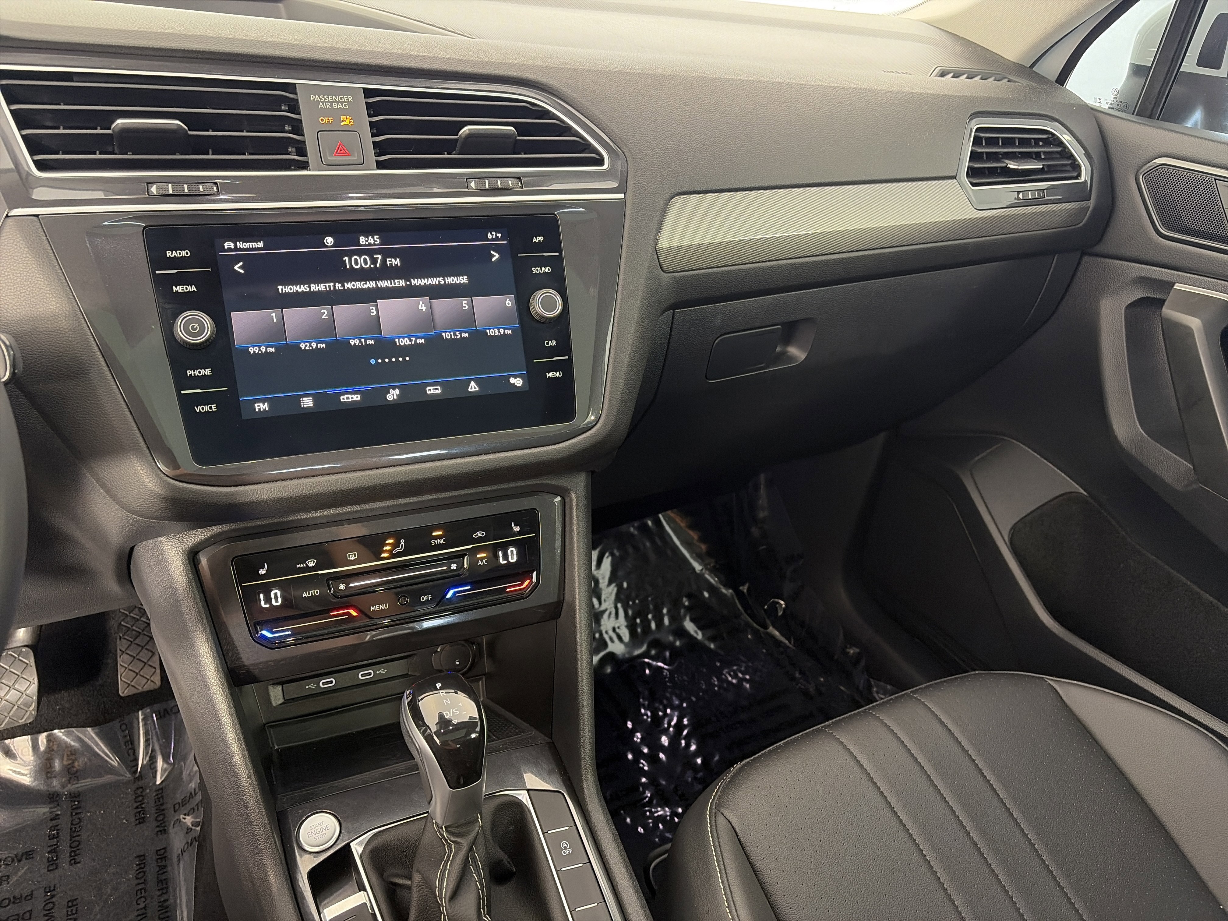 Used 2023 Volkswagen Tiguan SE w/ Panoramic Sunroof Package AWD/4WD image 4