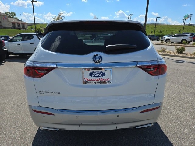 Used 2024 Buick Enclave Essence w/ Technology Package image 4