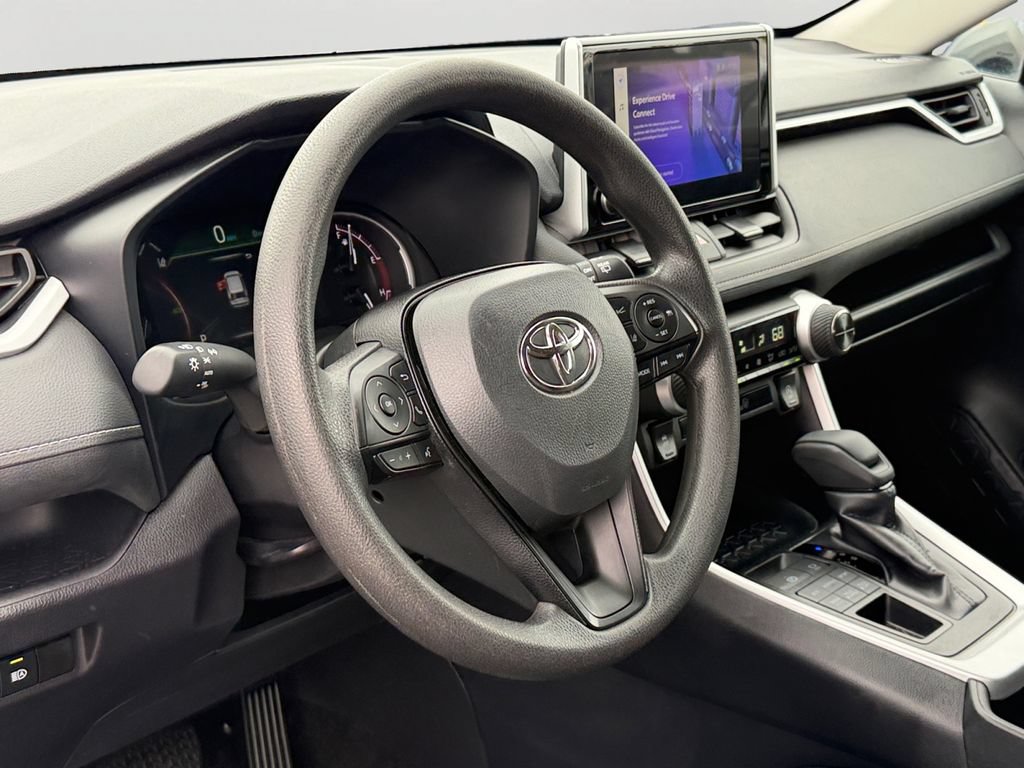 Used 2025 Toyota RAV4 XLE AWD/4WD image 18
