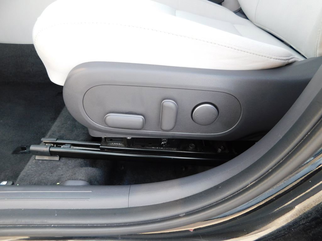 Used 2025 Hyundai Kona SEL FWD image 13