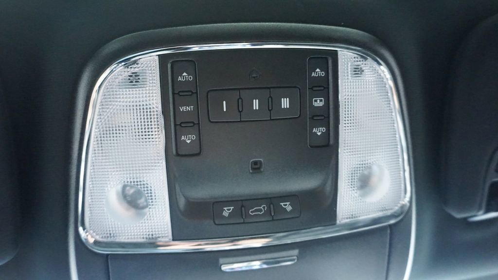 Certified 2019 Jeep Grand Cherokee Limited w/ Luxury Group II image 45