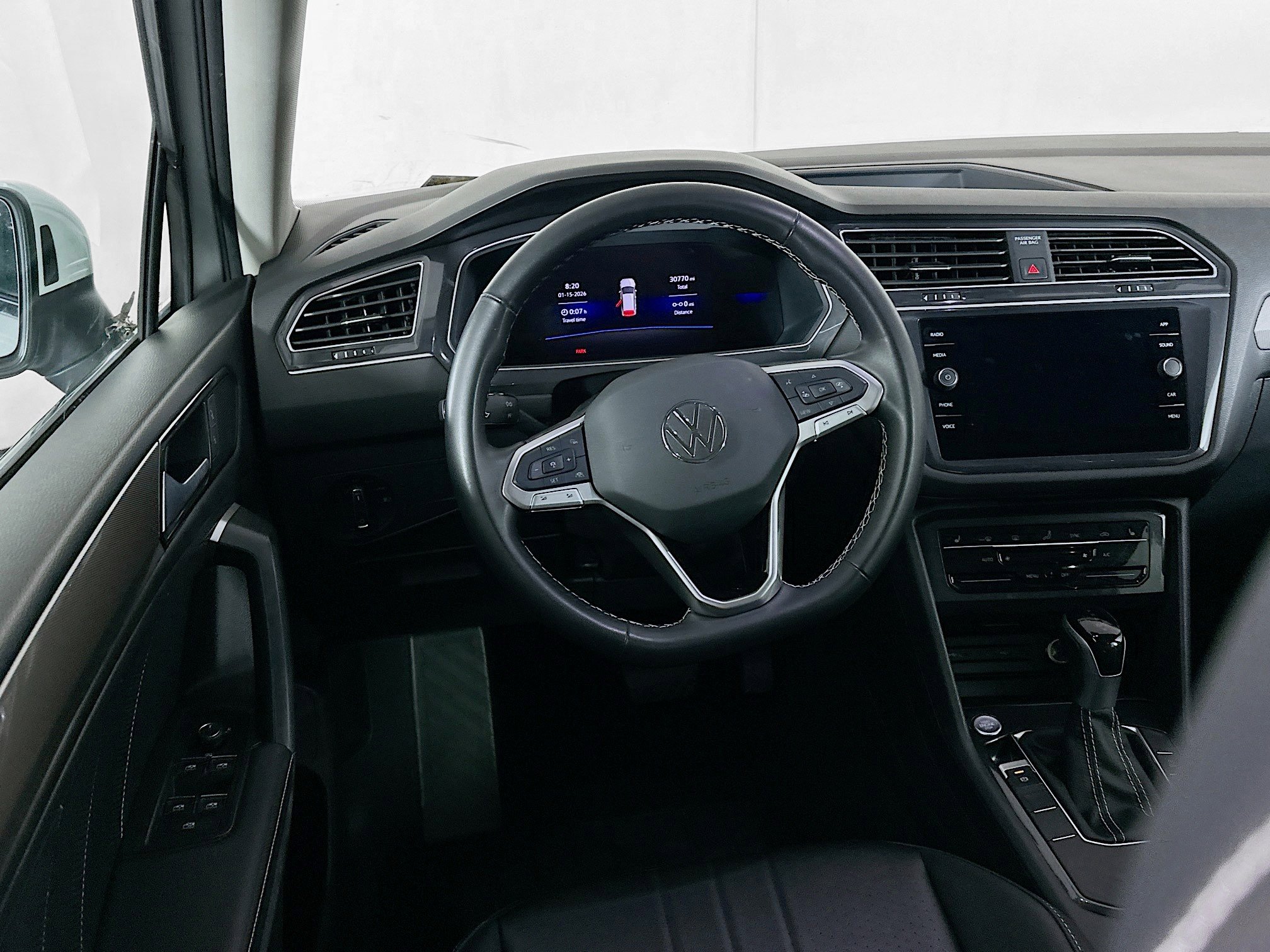 Used 2024 Volkswagen Tiguan SE image 17