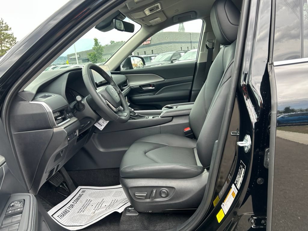 Used 2026 Toyota Grand Highlander FWD image 24