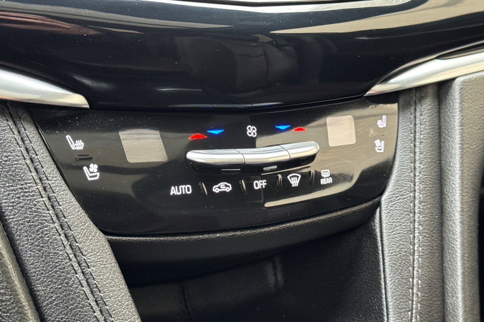 Used 2023 Cadillac XT6 Premium Luxury w/ Technology Package AWD/4WD image 24