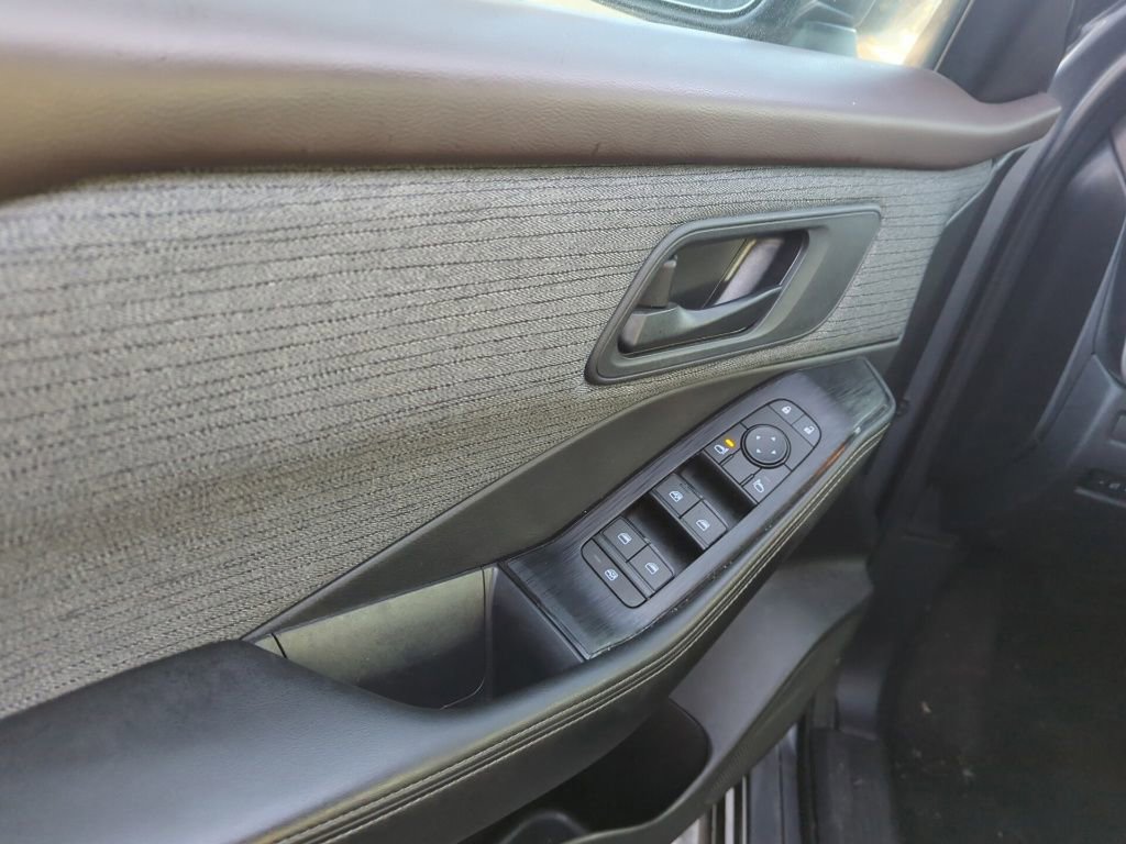 Used 2021 Nissan Rogue S image 8