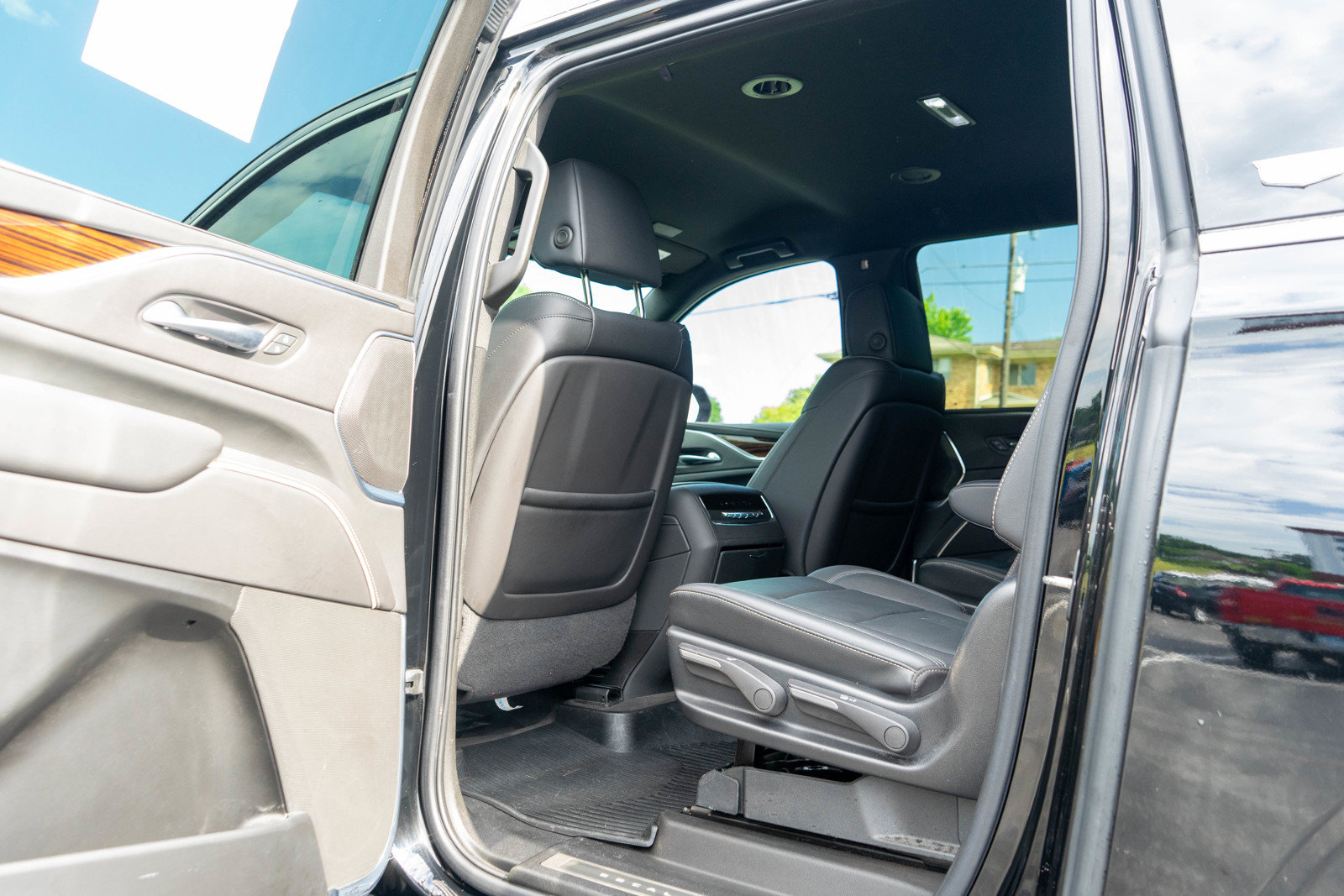 Used 2022 Cadillac Escalade ESV Luxury AWD/4WD image 30