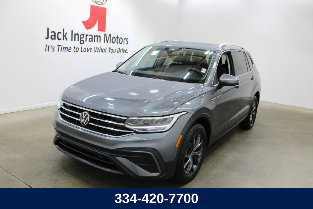 Used 2024 Volkswagen Tiguan SE w/ Panoramic Sunroof Package