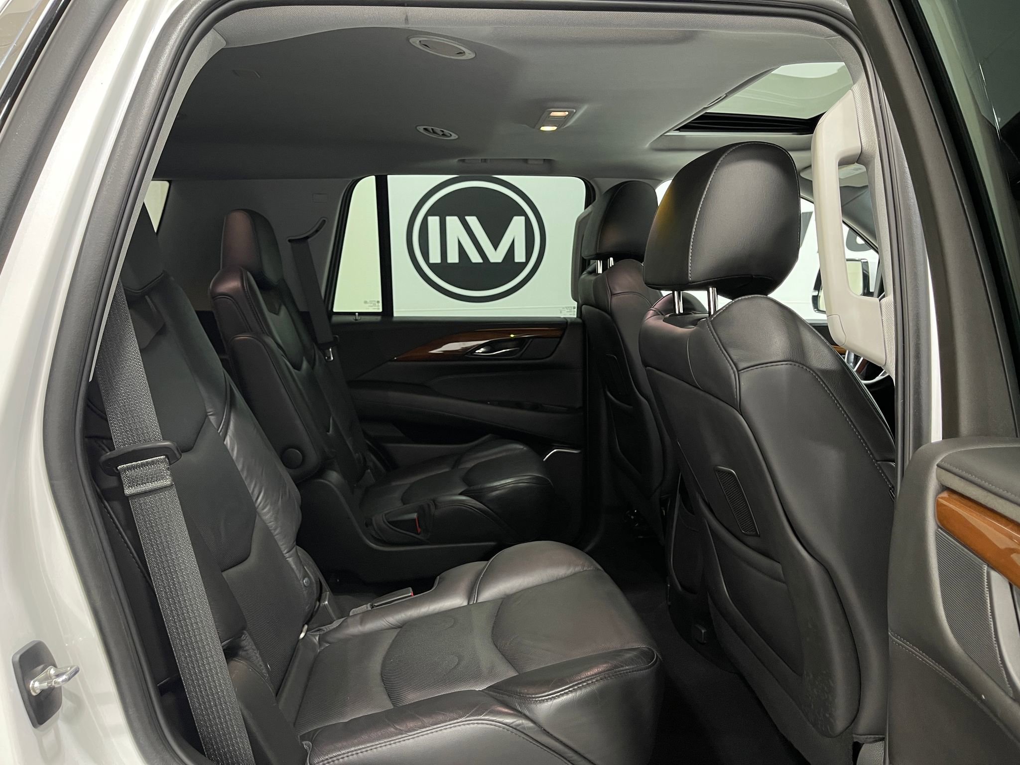 Used 2018 Cadillac Escalade Luxury w/ LPO, Radiant Package image 35