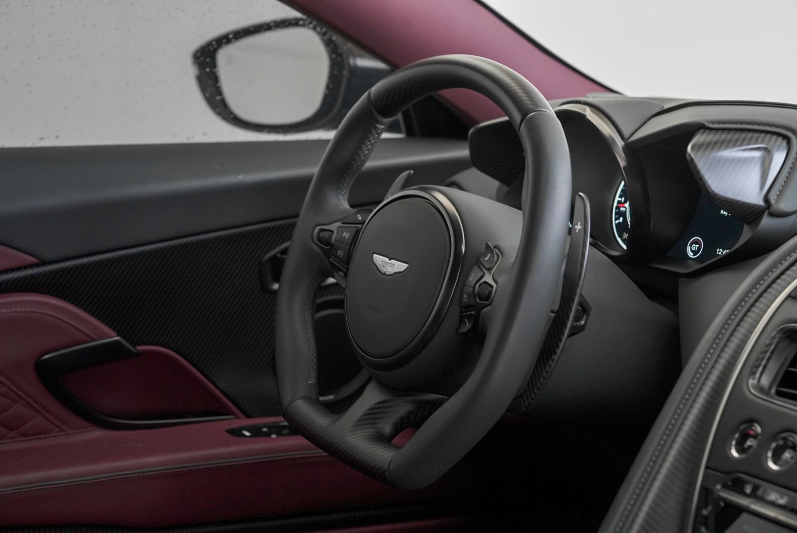 Used 2023 Aston Martin DBS Coupe image 37