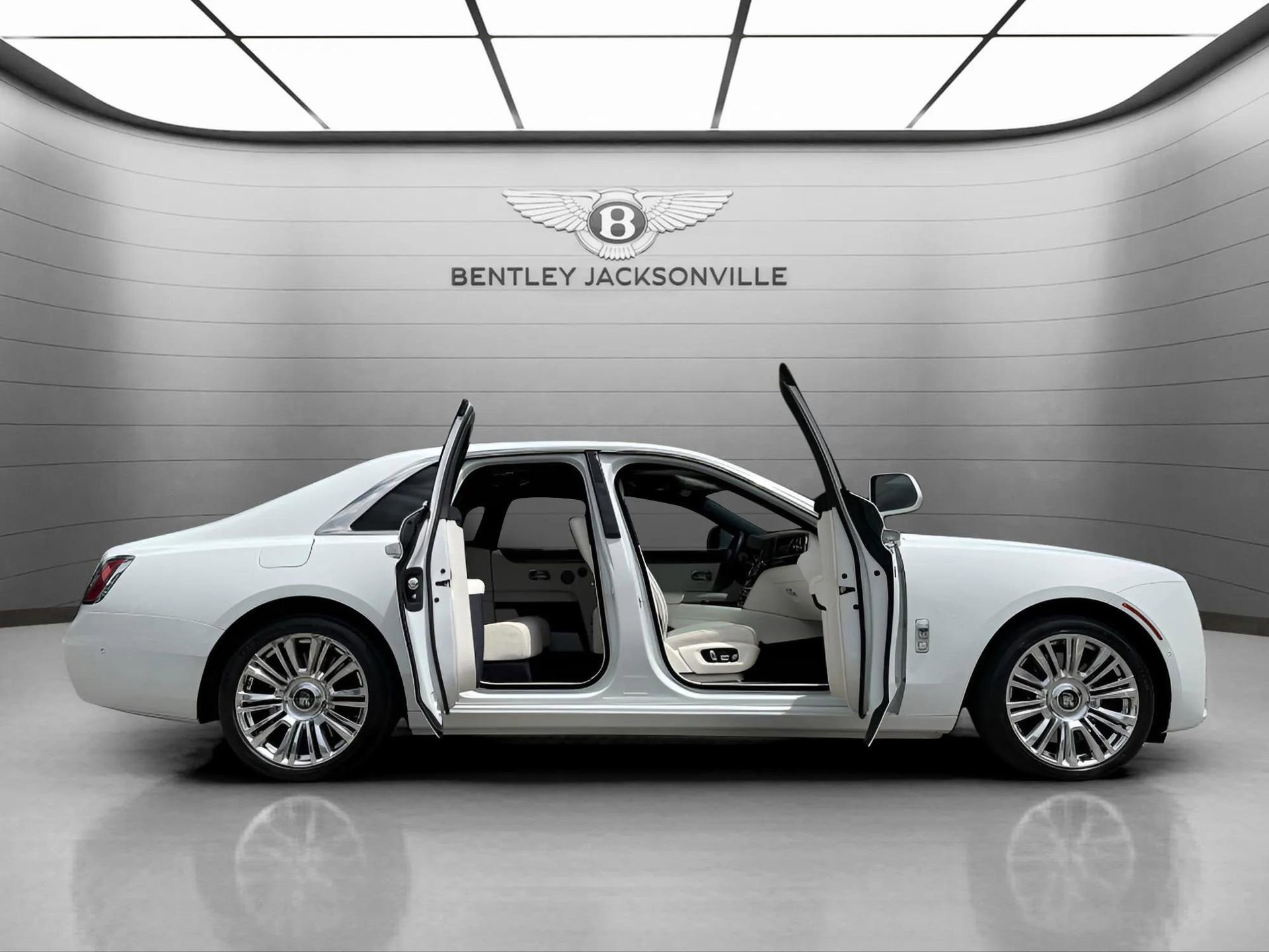 Used 2022 Rolls-Royce Ghost AWD/4WD image 29