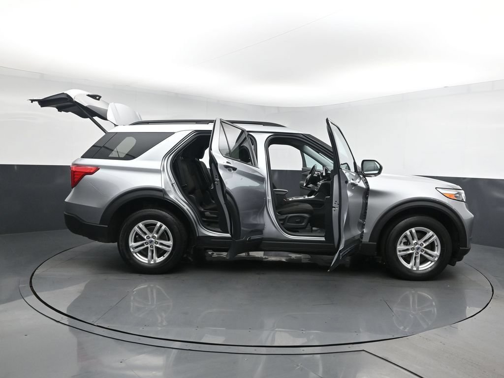 Used 2023 Ford Explorer XLT AWD/4WD image 26