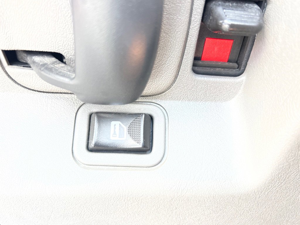 Used 2018 Chevrolet Express 3500 w/ Driver Convenience Package image 28