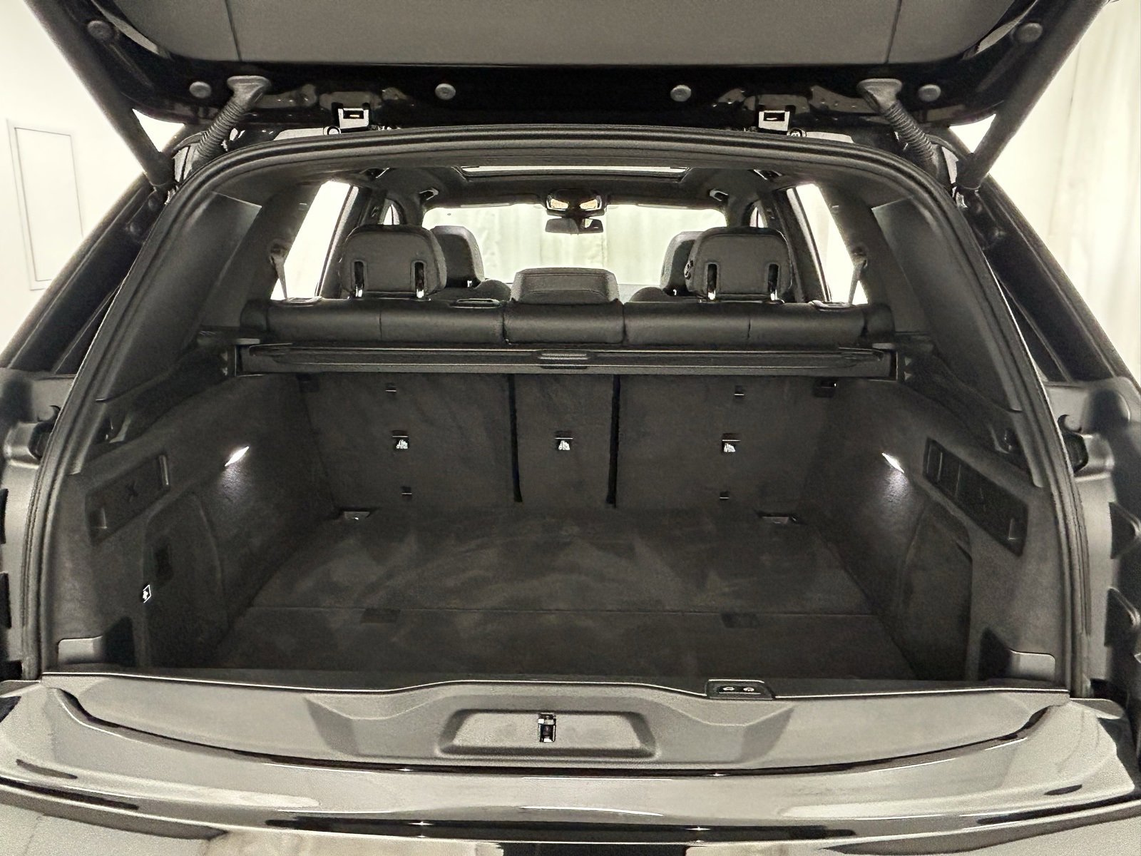 Used 2025 BMW X5 xDrive50e w/ M Sport Package image 38