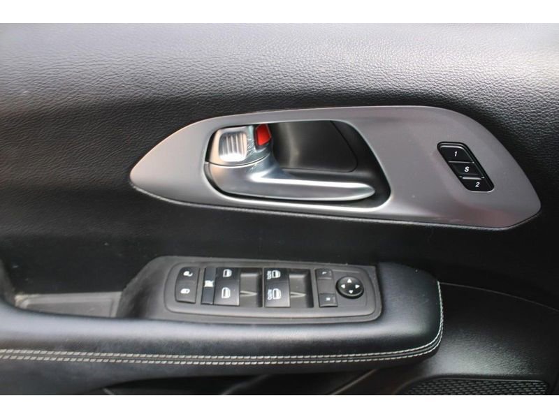 Used 2021 Chrysler Pacifica Touring-L w/ S Appearance Package FWD image 18