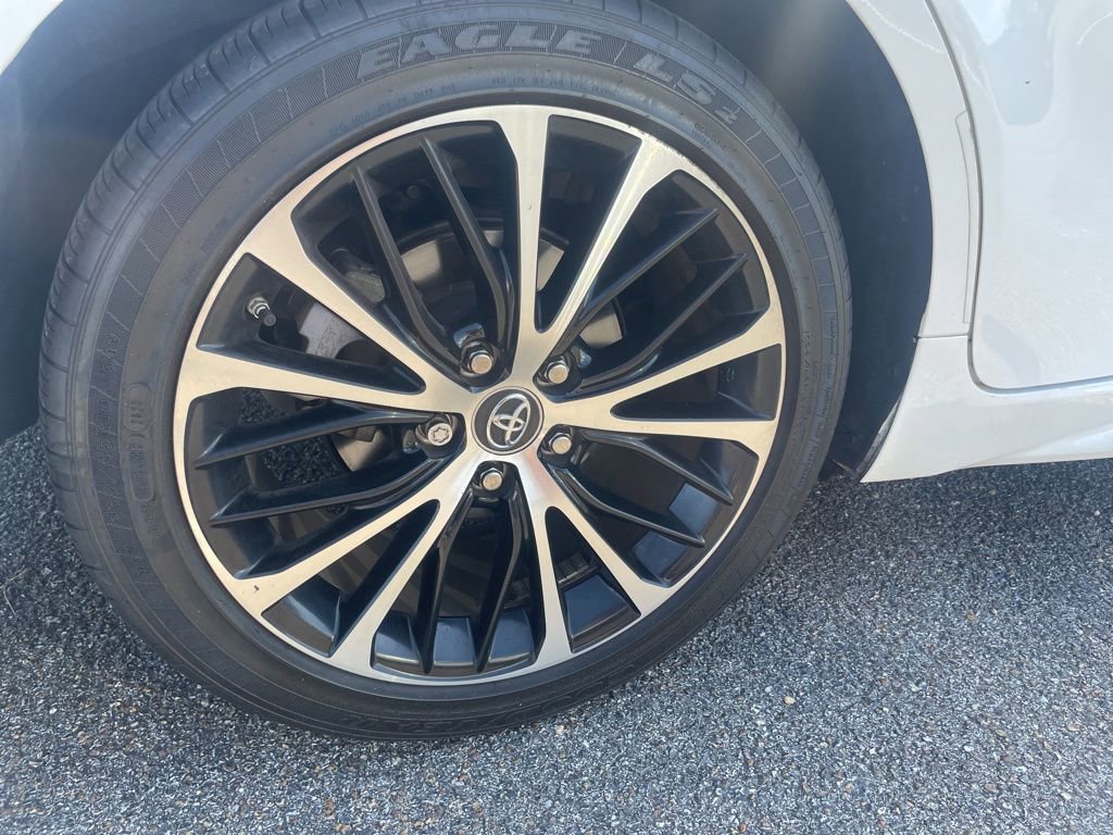Used 2019 Toyota Camry SE FWD image 14