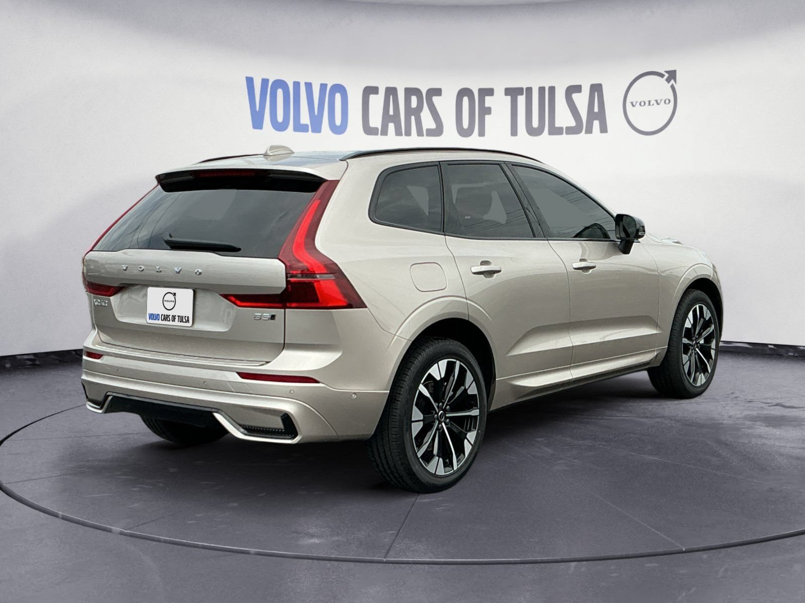 Used 2026 Volvo XC60 B5 Plus w/ Protection Package Premier AWD/4WD image 5
