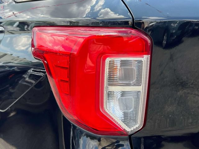 Used 2020 Ford Explorer XLT w/ Equipment Group 202A AWD/4WD image 11