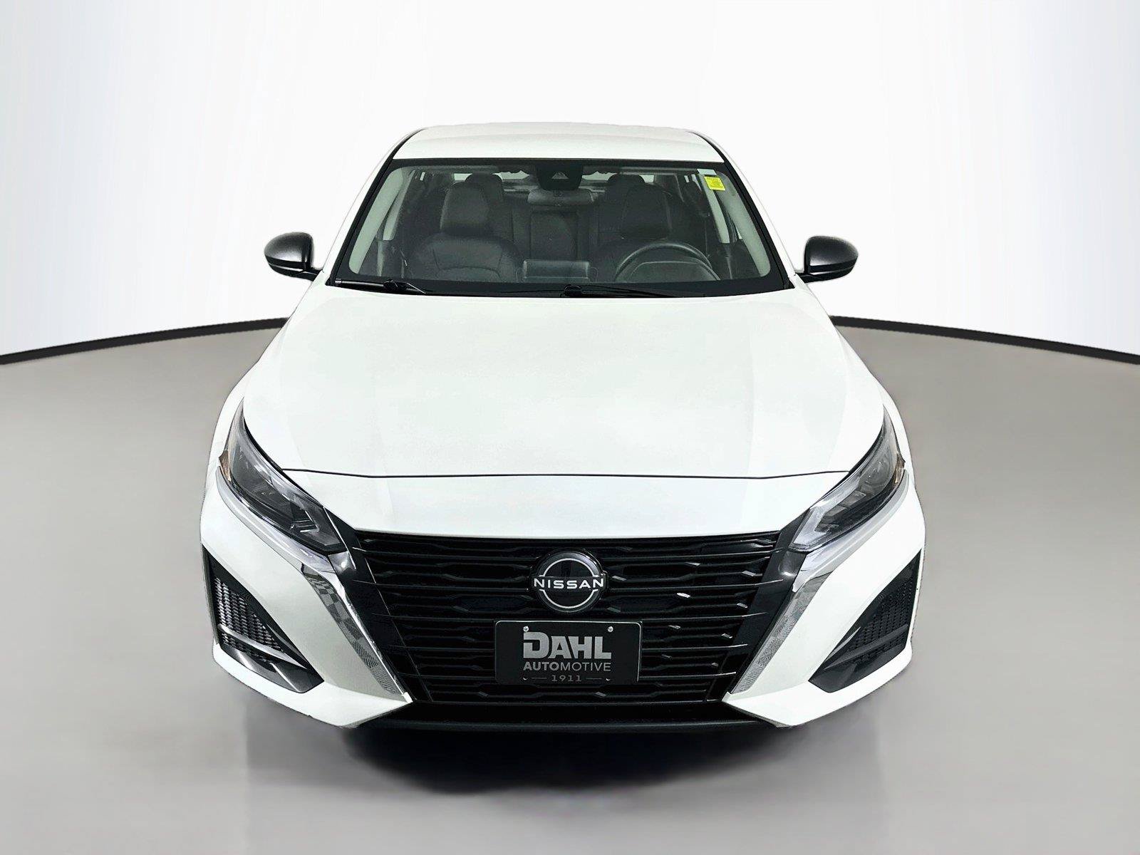 Used 2024 Nissan Altima 2.5 SV FWD image 3