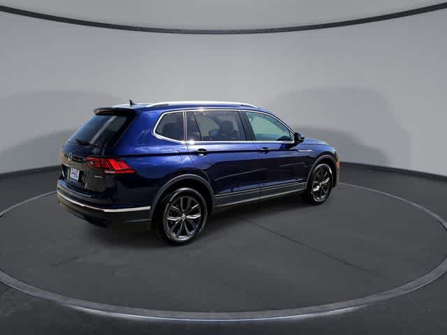 Used 2022 Volkswagen Tiguan SE w/ Panoramic Sunroof Package AWD/4WD image 8