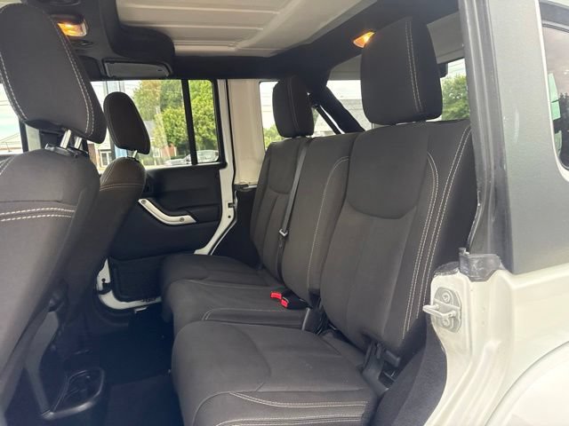 Used 2017 Jeep Wrangler Unlimited Sahara w/ Connectivity Group AWD/4WD image 14