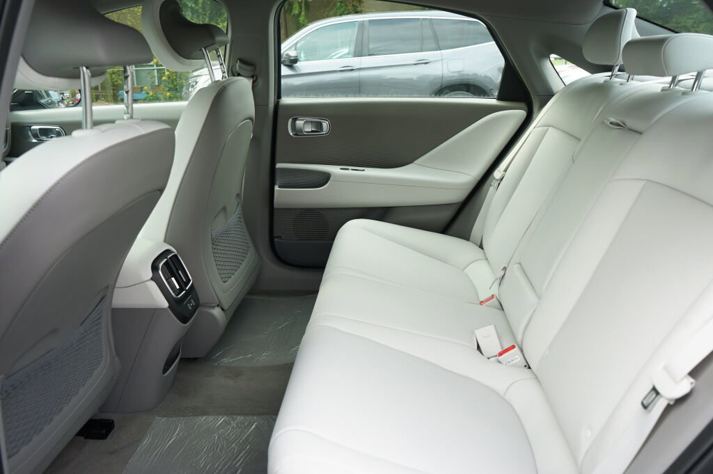 Used 2025 Hyundai Ioniq 6 SEL RWD image 26