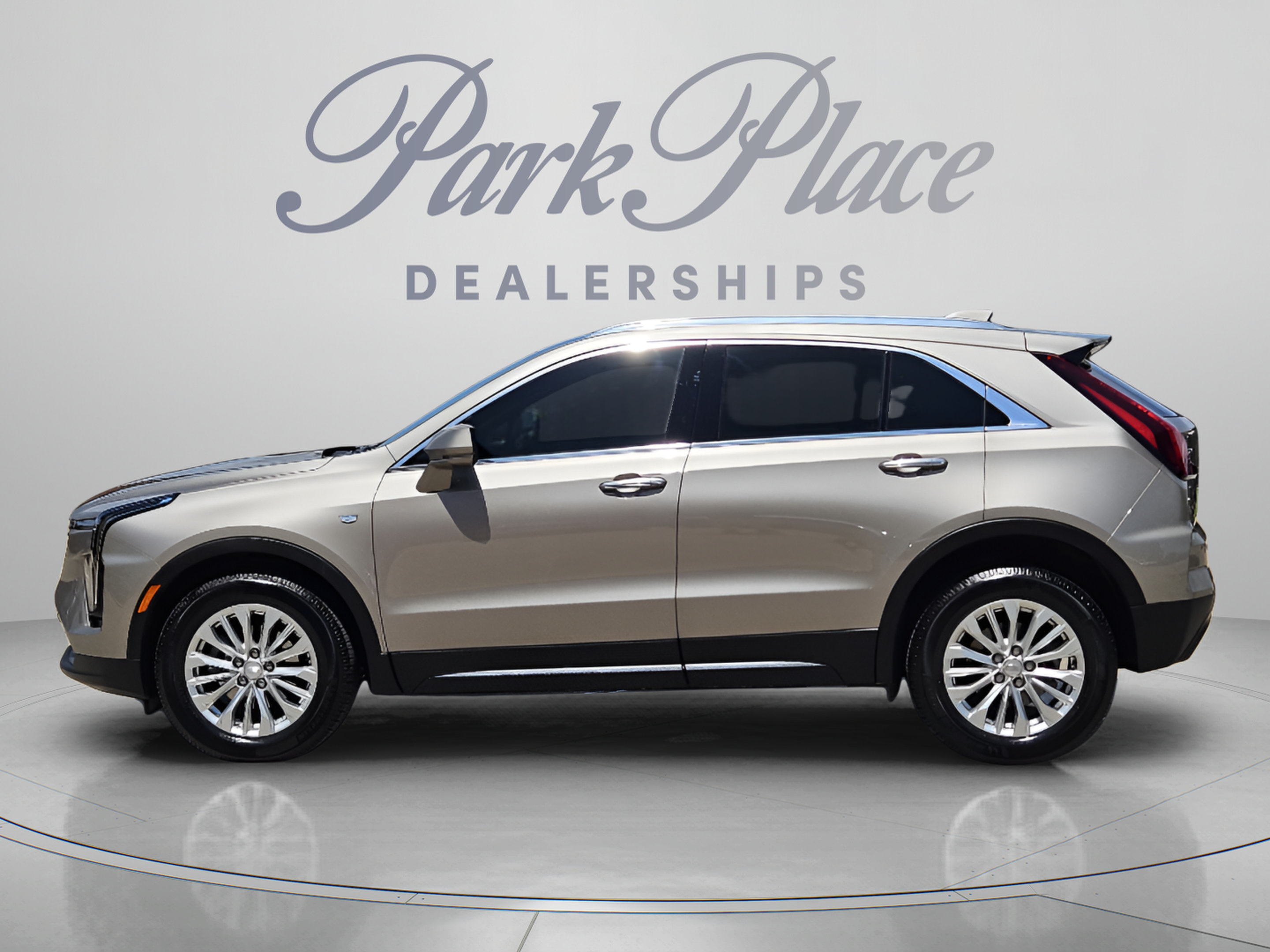 Used 2024 Cadillac XT4 Luxury w/ Cold Weather Package FWD image 2