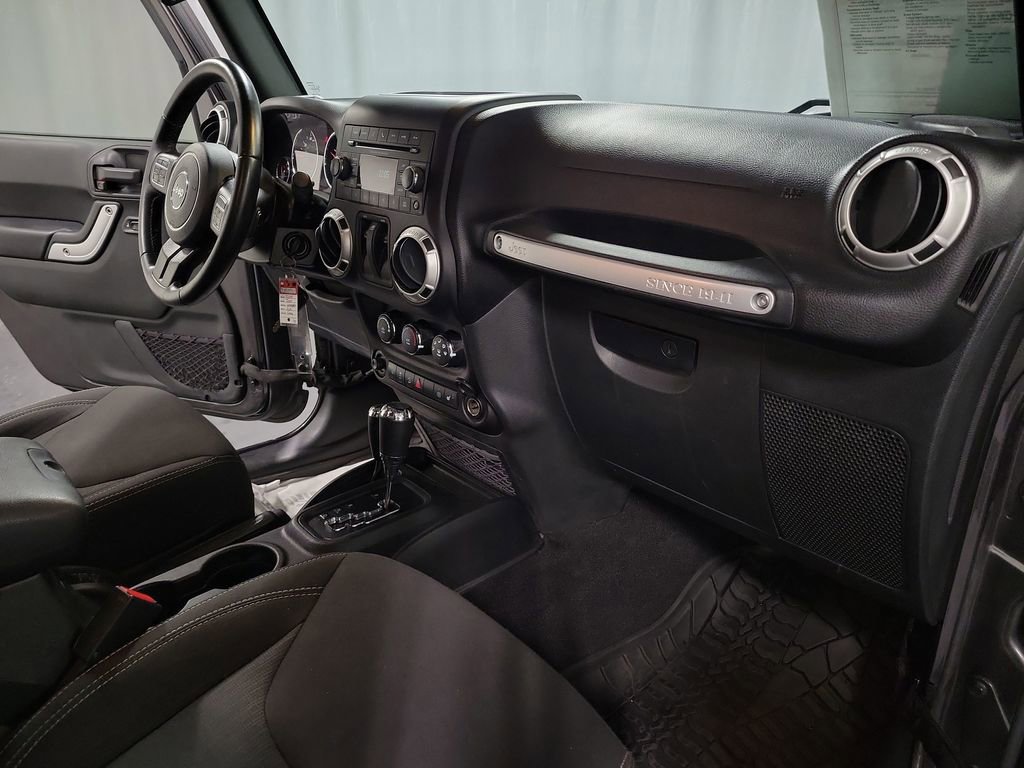 Used 2018 Jeep Wrangler Rubicon w/ Power Convenience Group image 23