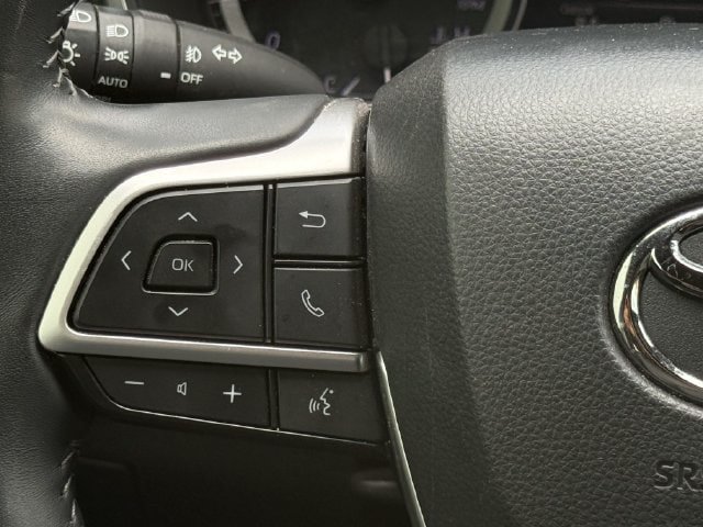 Used 2024 Toyota Highlander XSE FWD image 14