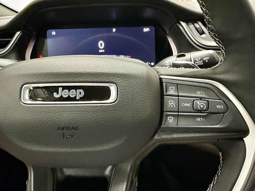 New 2025 Jeep Grand Cherokee L Laredo image 32