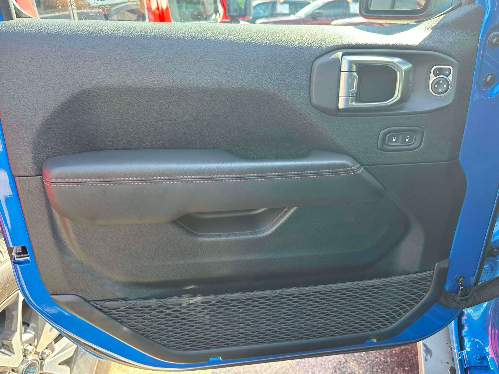 Used 2025 Jeep Wrangler Rubicon AWD/4WD image 13