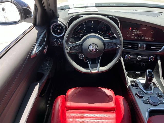 Used 2025 Alfa Romeo Giulia RWD image 13