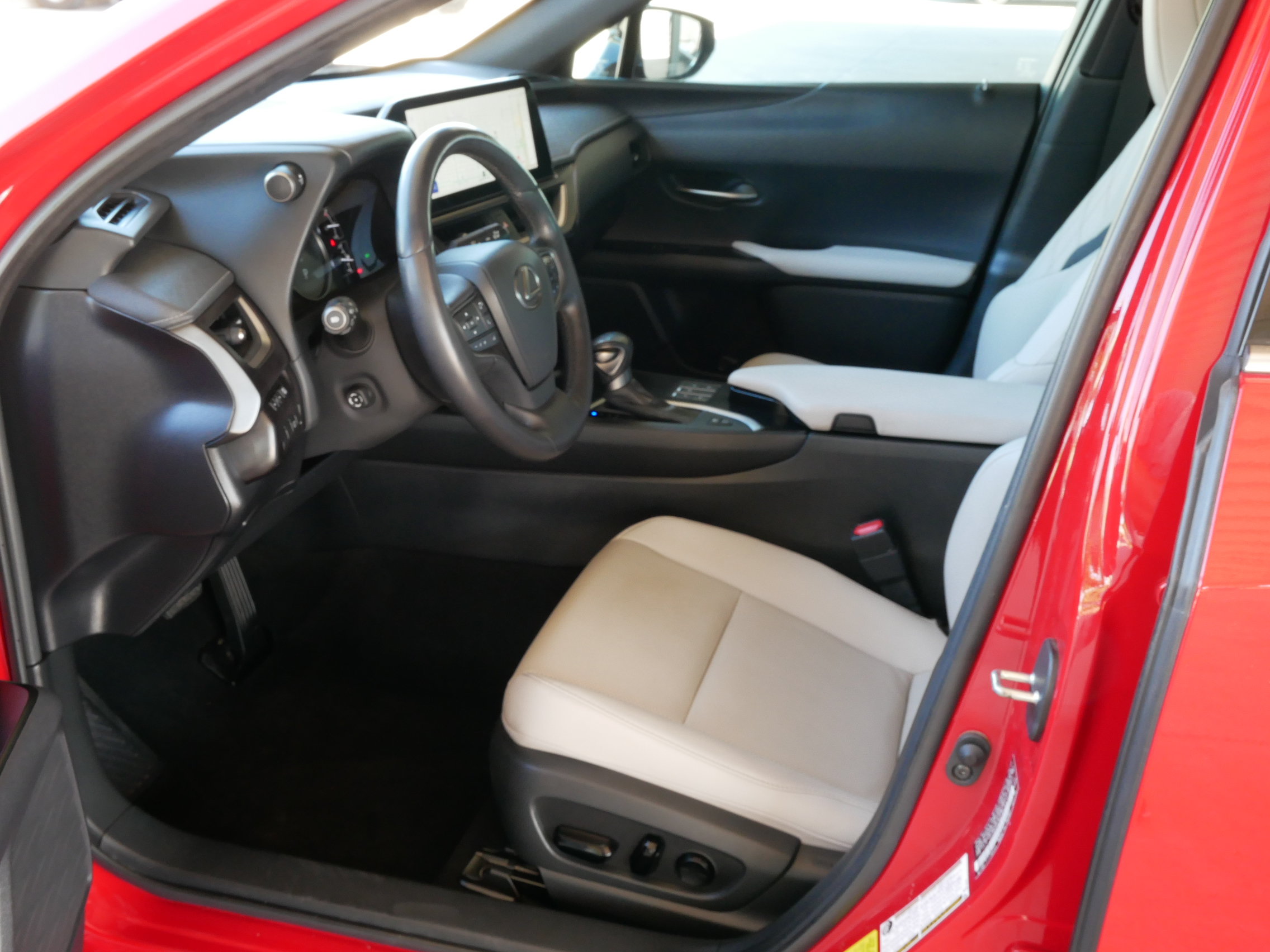 Used 2024 Lexus UX 250h FWD w/ Premium Package image 4