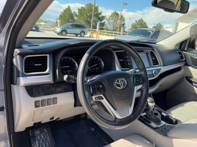 Used 2015 Toyota Highlander XLE image 17