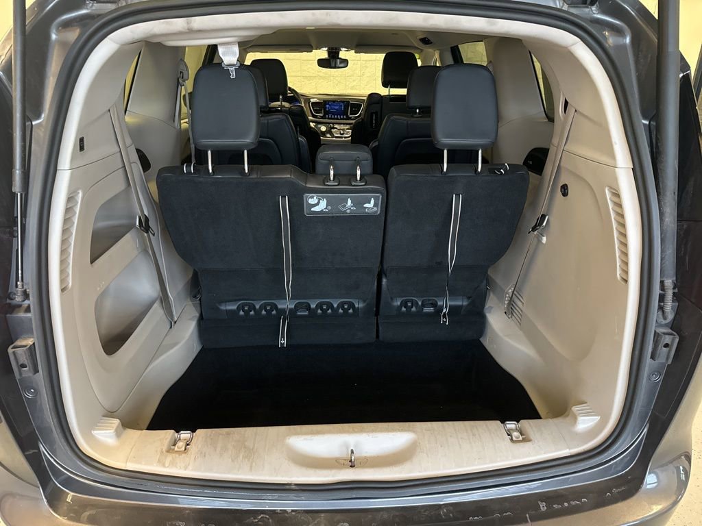 Used 2017 Chrysler Pacifica Touring-L Plus FWD image 37