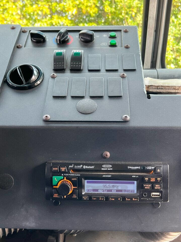 Used 2014 Ford E-350 and Econoline 350 Super Duty w/ A/C Prep Package image 19