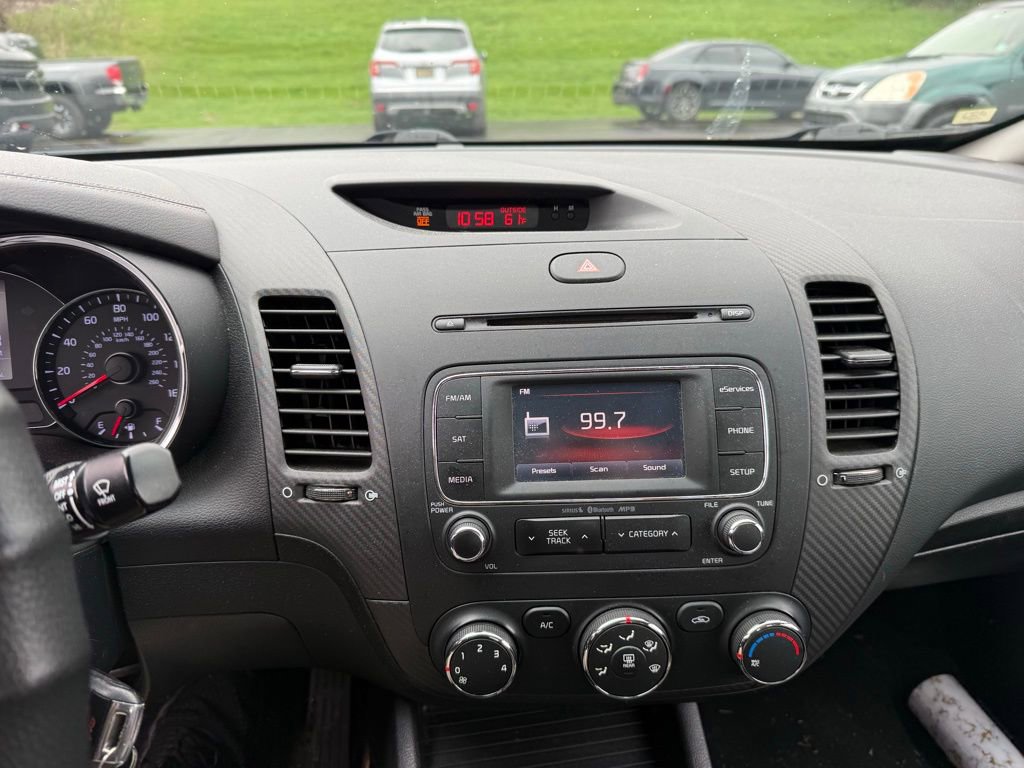 Used 2015 Kia Forte EX w/ UVO Package W/17" Alloys image 9