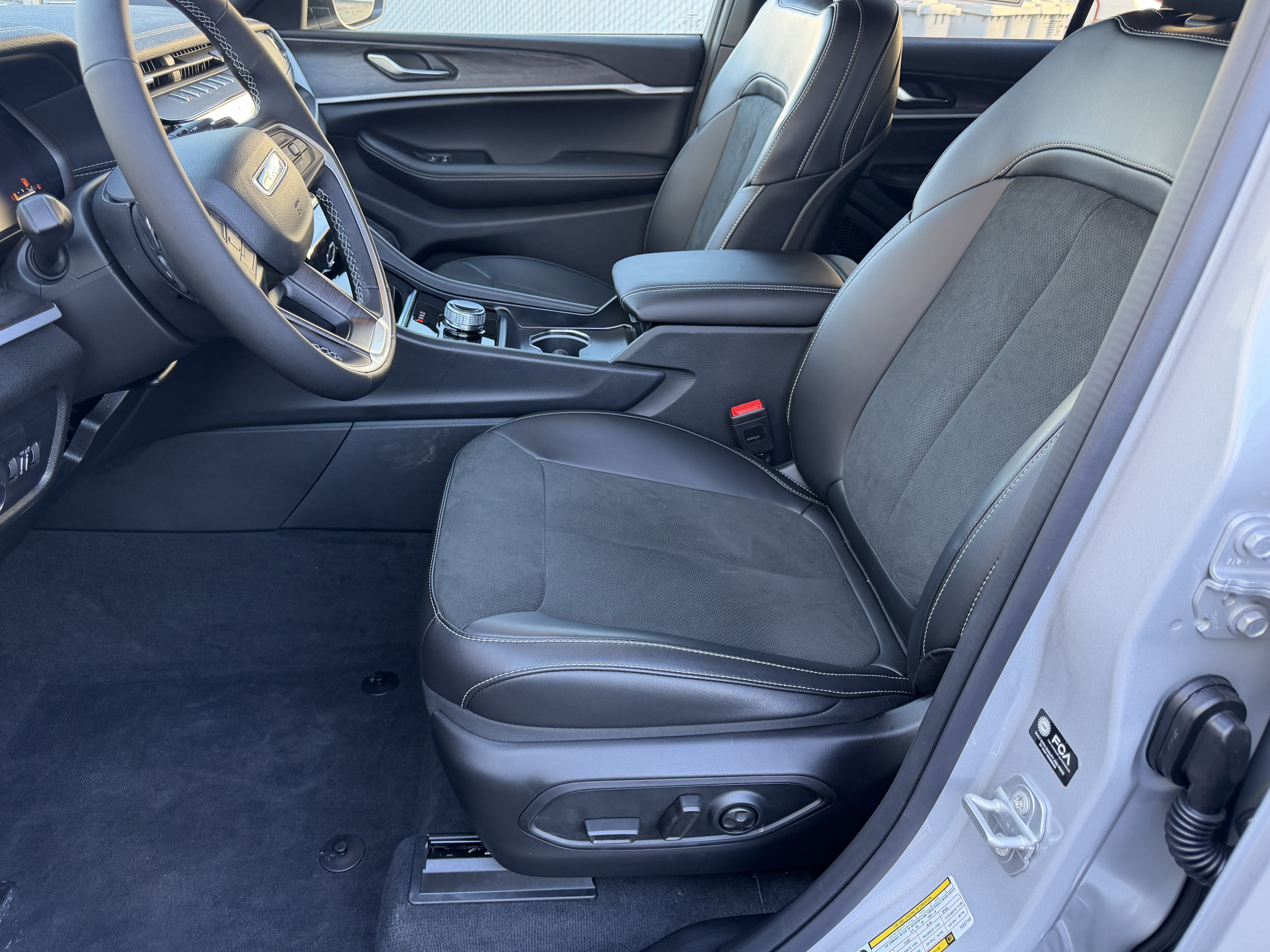 New 2026 Jeep Grand Cherokee Altitude RWD image 21