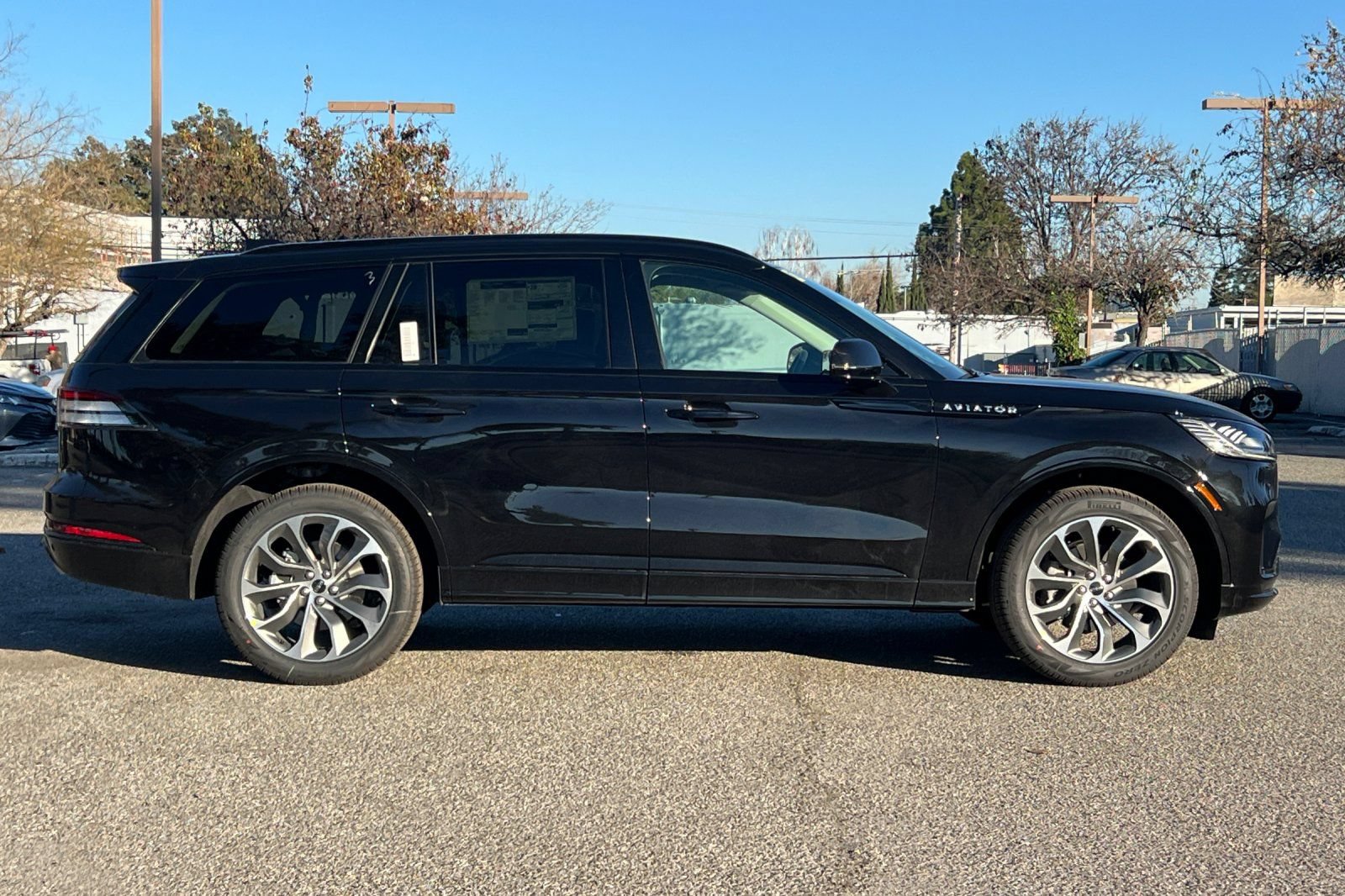 New 2026 Lincoln Aviator AWD w/ Jet Appearance Package image 3