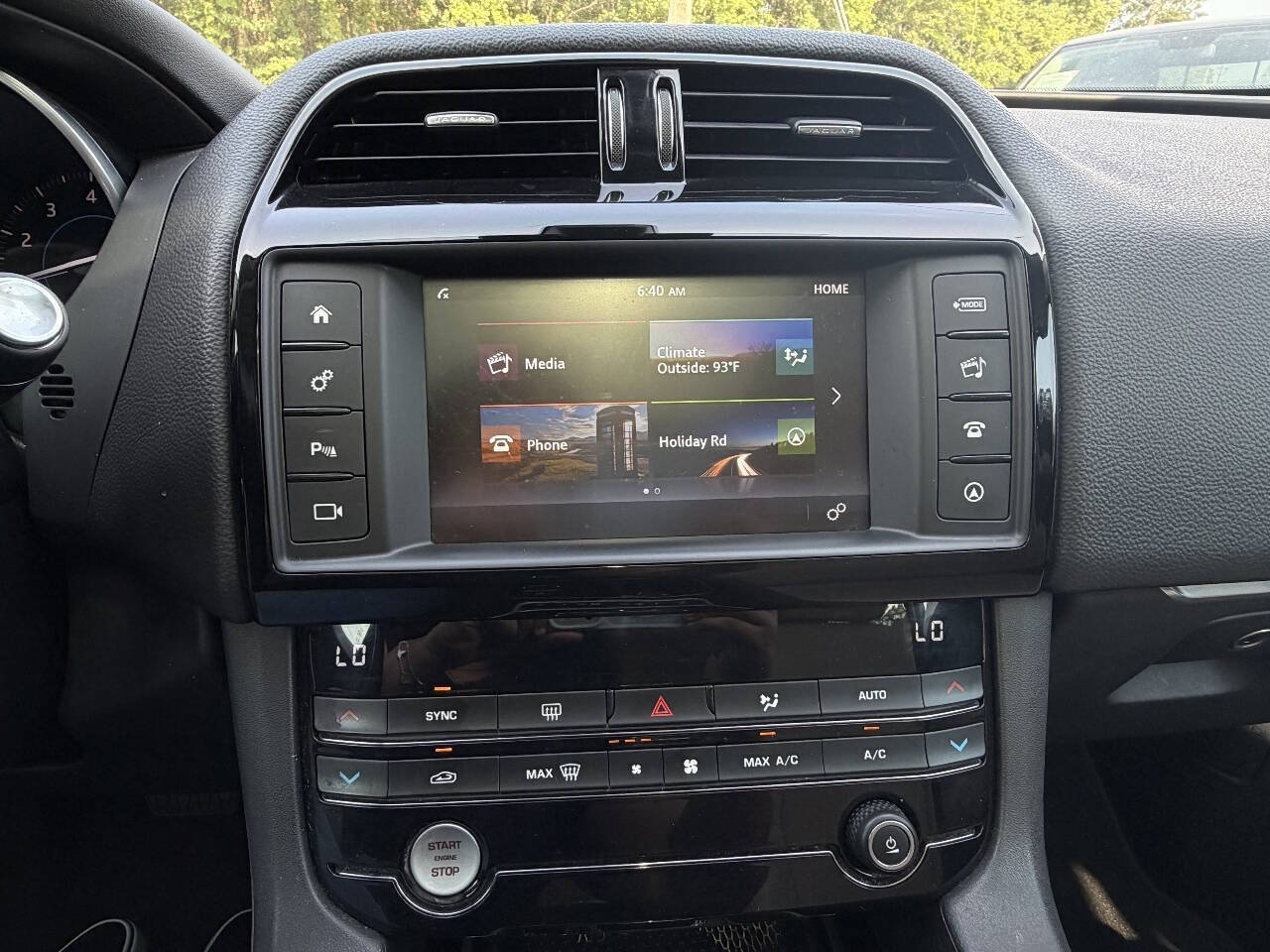 Used 2018 Jaguar F-PACE Premium AWD/4WD image 14