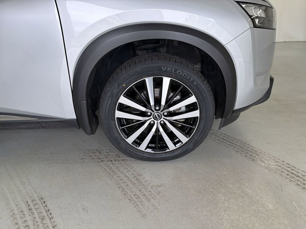 Certified 2025 Nissan Pathfinder Platinum w/ Cargo Package FWD image 14