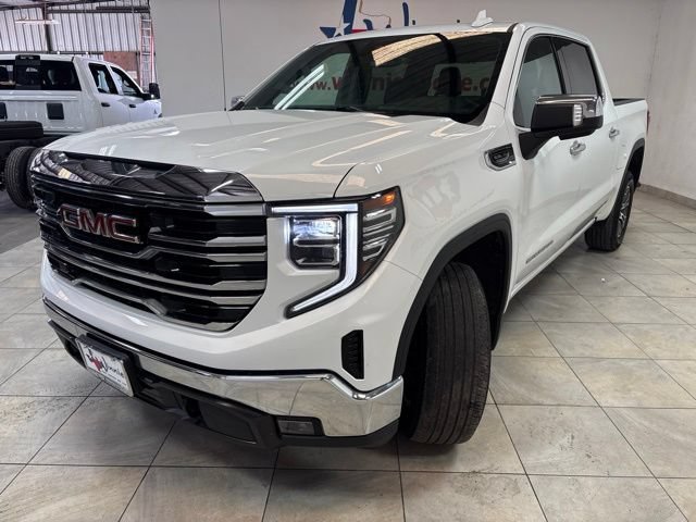 Used 2025 GMC Sierra 1500 SLT RWD image 3