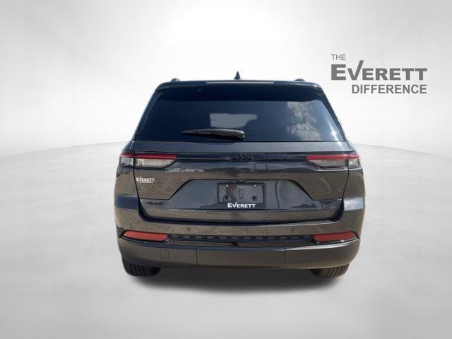 Used 2022 Jeep Grand Cherokee Altitude AWD/4WD image 6